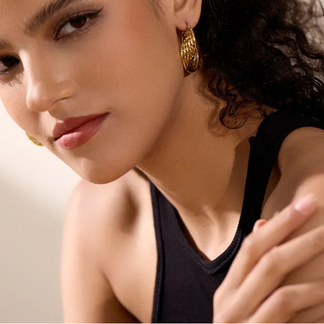 Twist Voltage Hoops