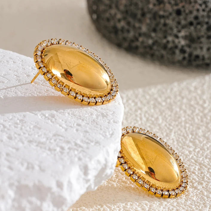Heritage Oval Charm