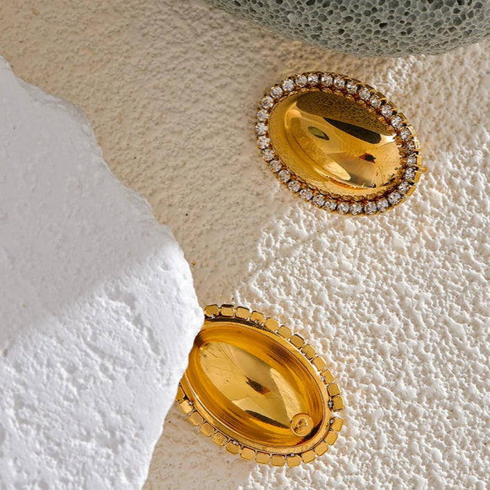 Heritage Oval Charm