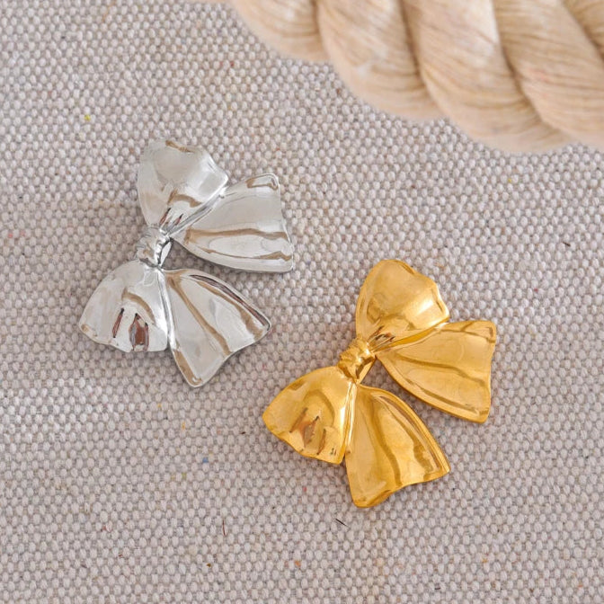 Ladylike Knot Brooch