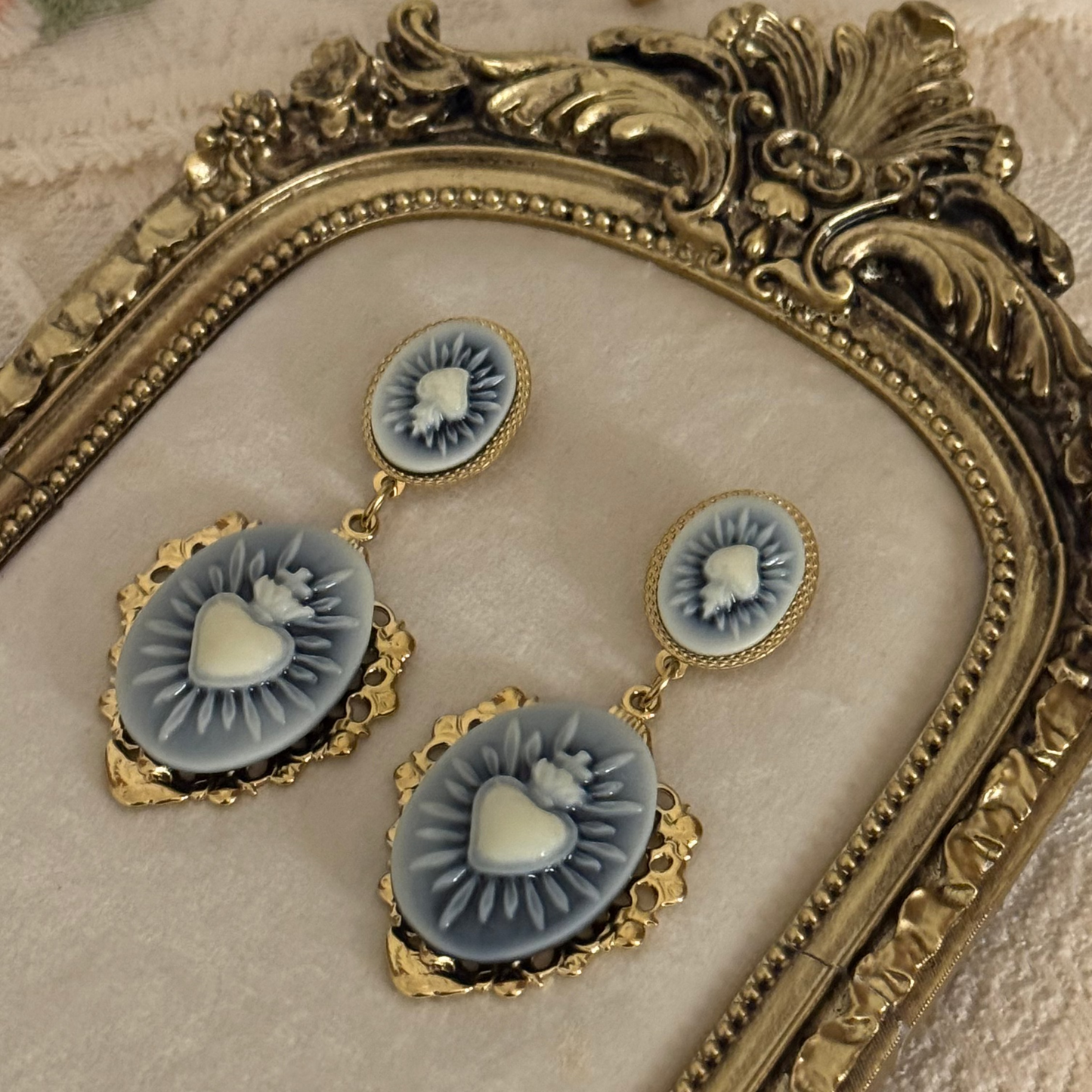 Victorian Rosette Heart Palais Earrings